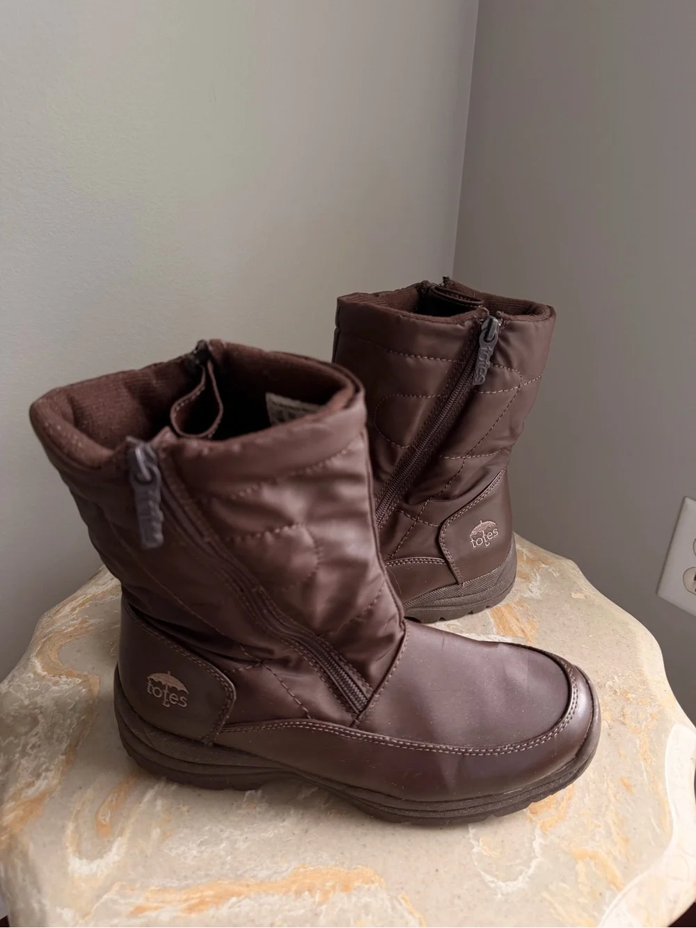 Totes Women’s 8 US Brown Winter Boots with Side Zipper UK 6.5 EU 40